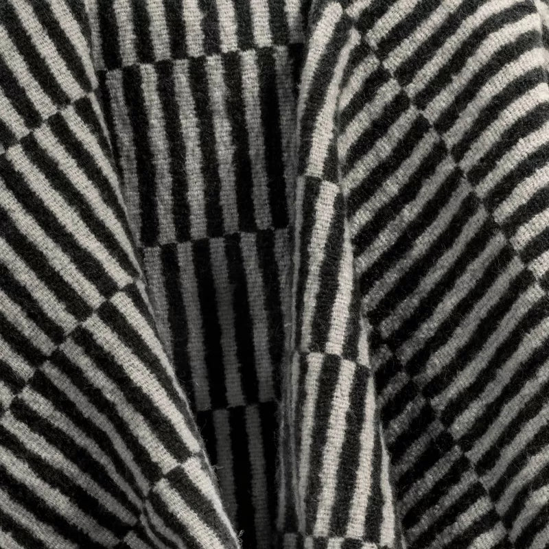 Black/Cream Linework Throw