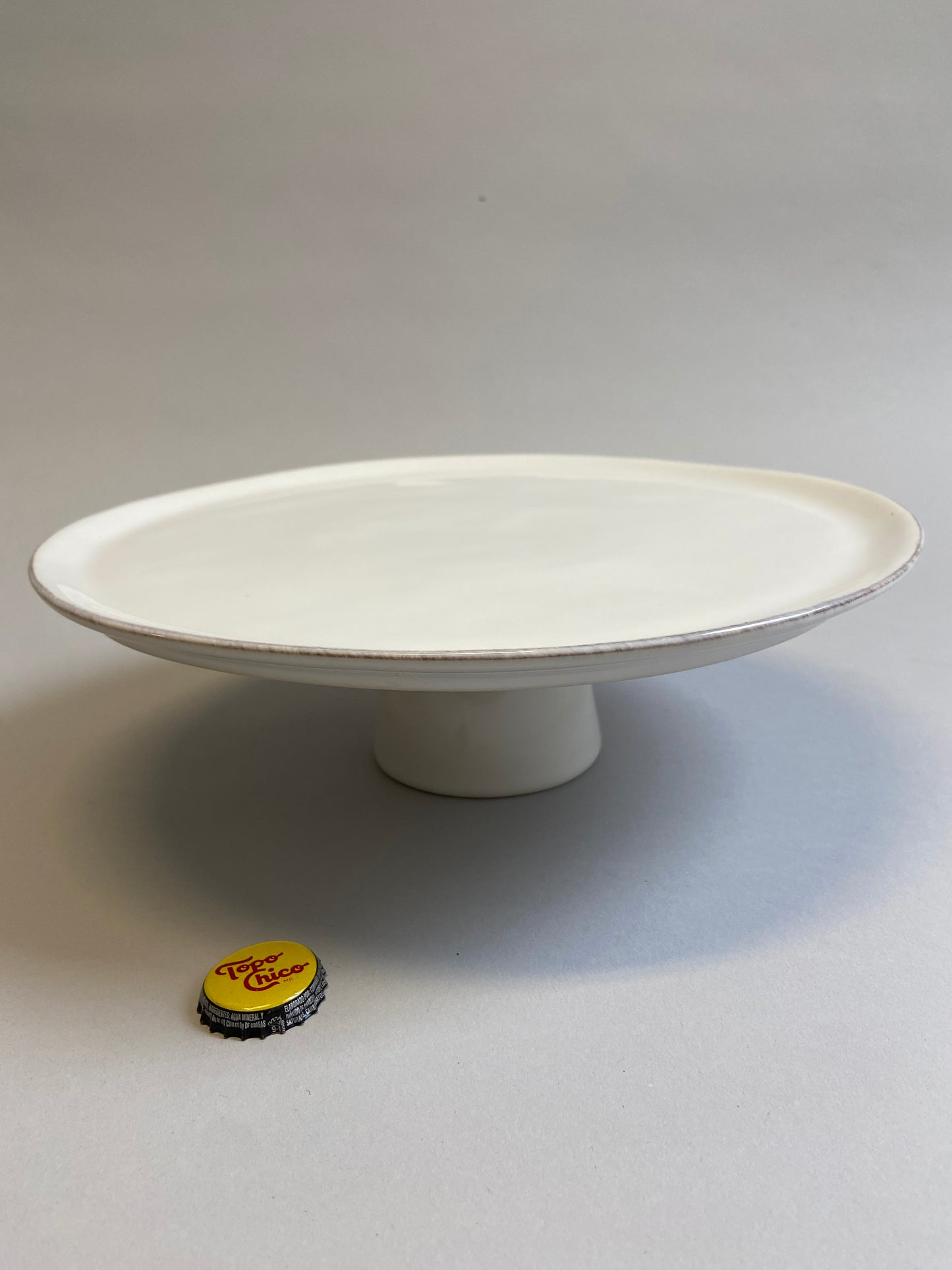 Short Off-White Cake Stand