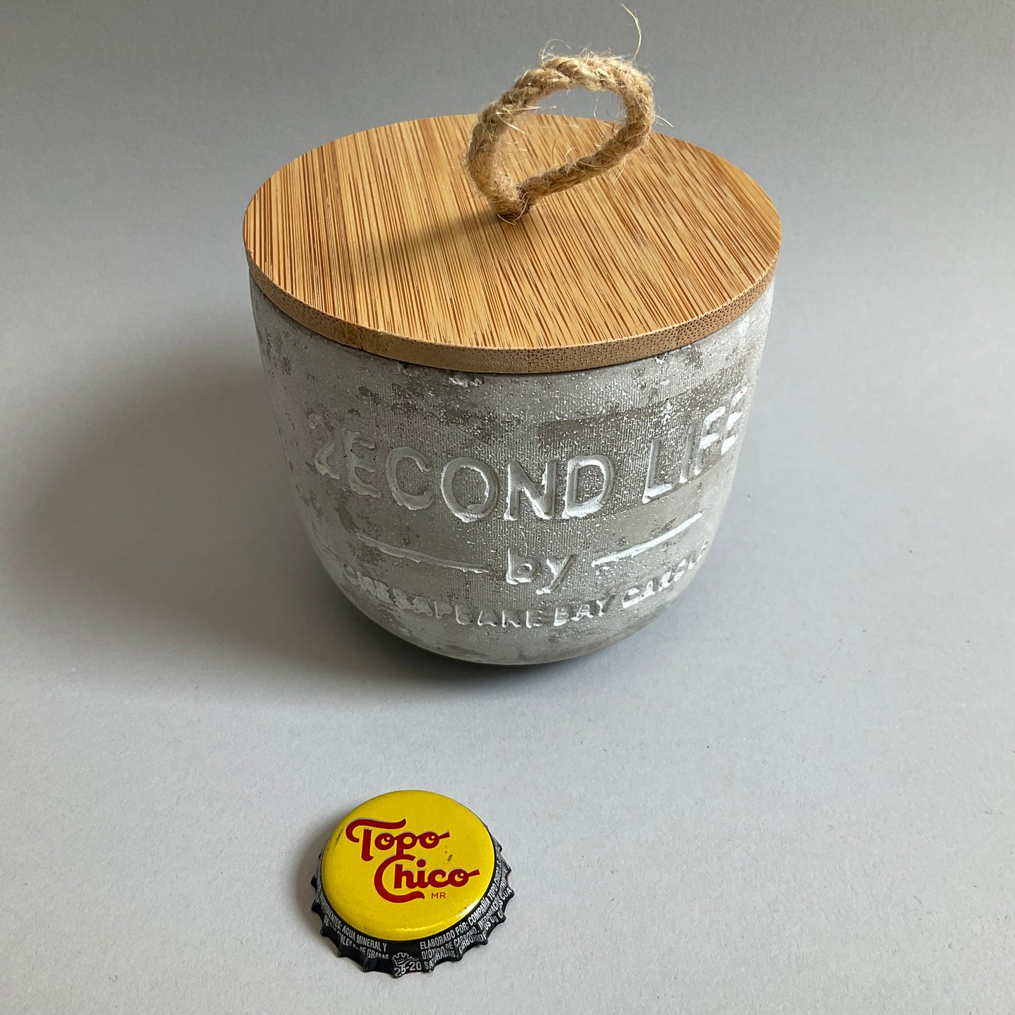 Wood Lidded Concrete Candle